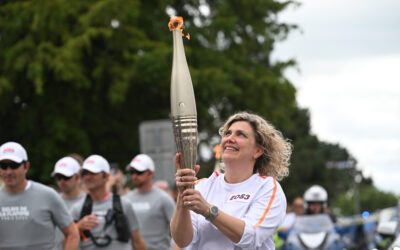 Flamme Olympique – Deux porteuses au collège de Goulaine – 5 juin 2024