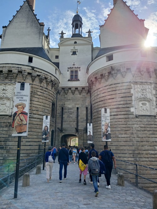 Plongée au cœur du Château des Ducs de Bretagne au Moyen-Âge